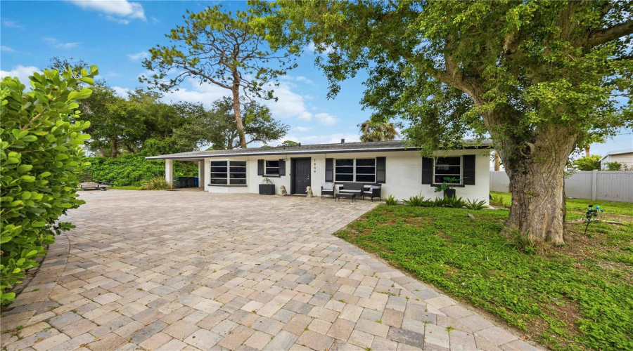 Sarasota, Florida 34231, 2 Bedroom Bedrooms, ,2 Bathroombathrooms,Residential,For Sale,Buccaneer,0,Mfra4700673