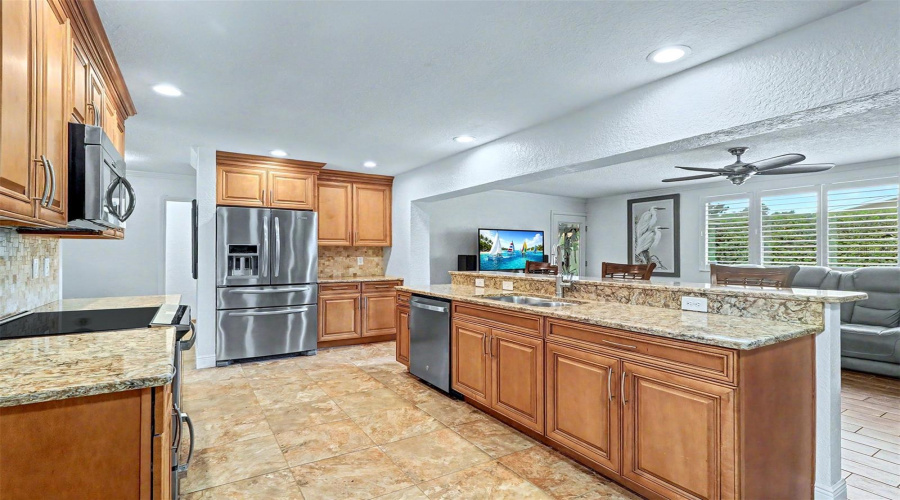 St Petersburg, Florida 33708, 3 Bedroom Bedrooms, ,2 Bathroombathrooms,Residential,For Sale,97Th,0,Mfrtb8541650