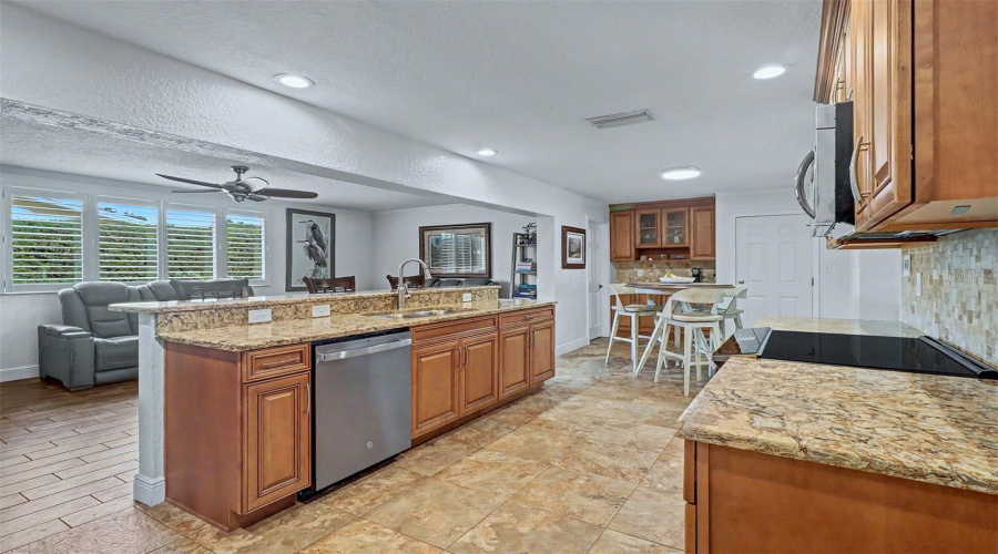 St Petersburg, Florida 33708, 3 Bedroom Bedrooms, ,2 Bathroombathrooms,Residential,For Sale,97Th,0,Mfrtb8541650