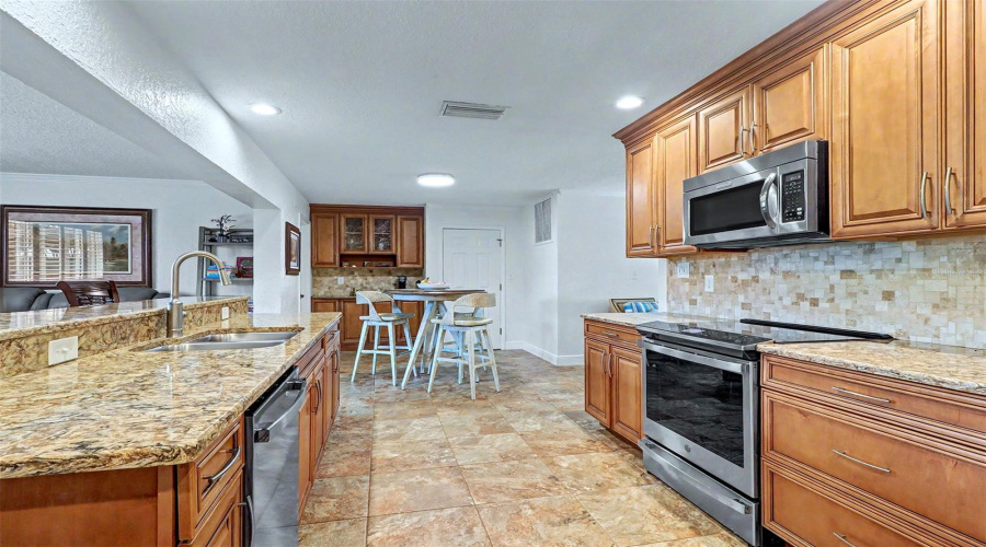 St Petersburg, Florida 33708, 3 Bedroom Bedrooms, ,2 Bathroombathrooms,Residential,For Sale,97Th,0,Mfrtb8541650