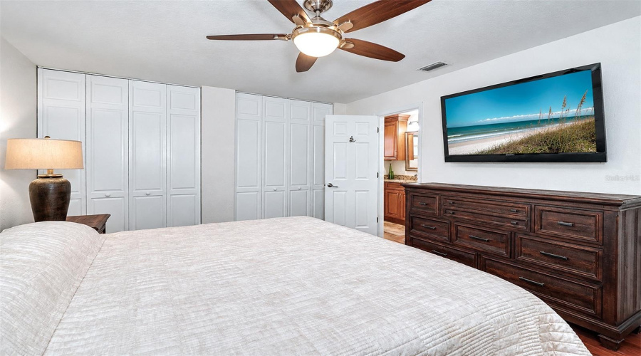 St Petersburg, Florida 33708, 3 Bedroom Bedrooms, ,2 Bathroombathrooms,Residential,For Sale,97Th,0,Mfrtb8541650