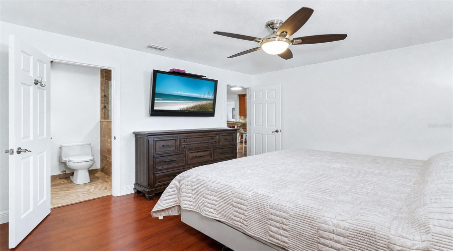 St Petersburg, Florida 33708, 3 Bedroom Bedrooms, ,2 Bathroombathrooms,Residential,For Sale,97Th,0,Mfrtb8541650