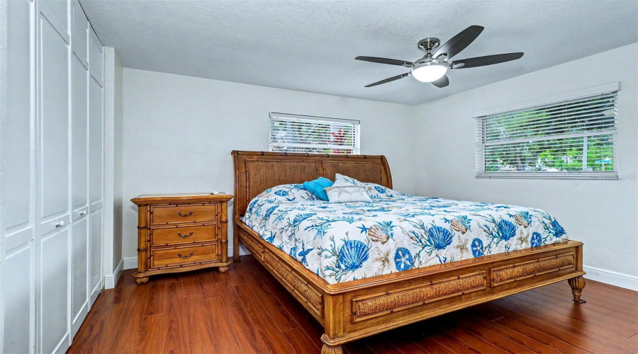St Petersburg, Florida 33708, 3 Bedroom Bedrooms, ,2 Bathroombathrooms,Residential,For Sale,97Th,0,Mfrtb8541650