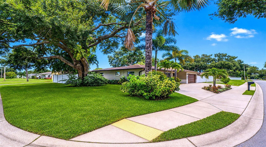 St Petersburg, Florida 33708, 3 Bedroom Bedrooms, ,2 Bathroombathrooms,Residential,For Sale,97Th,0,Mfrtb8541650