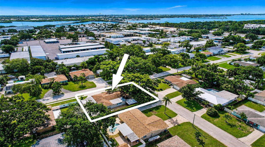 St Petersburg, Florida 33708, 3 Bedroom Bedrooms, ,2 Bathroombathrooms,Residential,For Sale,97Th,0,Mfrtb8541650