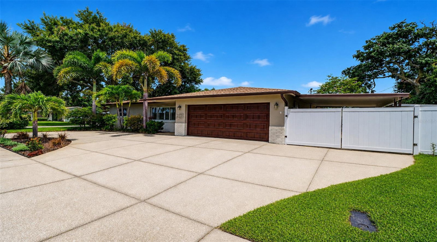 St Petersburg, Florida 33708, 3 Bedroom Bedrooms, ,2 Bathroombathrooms,Residential,For Sale,97Th,0,Mfrtb8541650