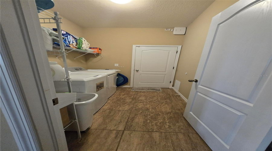 Sarasota, Florida 34238, 3 Bedroom Bedrooms, ,2 Bathroombathrooms,Residential,For Sale,Karpeal,0,Mfro6428385