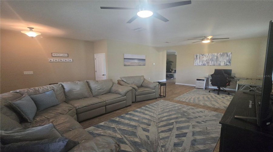 Sarasota, Florida 34238, 3 Bedroom Bedrooms, ,2 Bathroombathrooms,Residential,For Sale,Karpeal,0,Mfro6428385