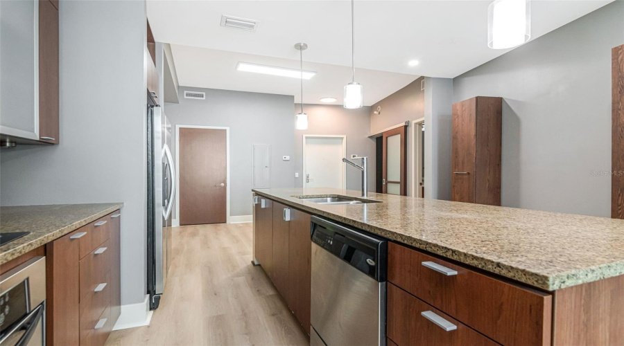 Tampa, Florida 33602, 2 Bedroom Bedrooms, ,2 Bathroombathrooms,Residential,For Sale,12Th,0,Mfrtb8536078