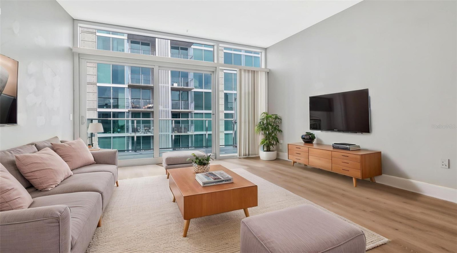 Tampa, Florida 33602, 2 Bedroom Bedrooms, ,2 Bathroombathrooms,Residential,For Sale,12Th,0,Mfrtb8536078
