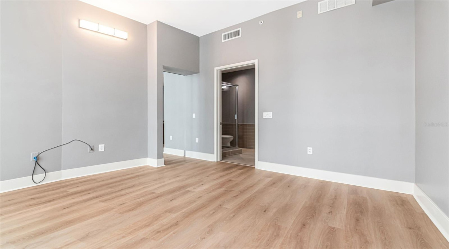 Tampa, Florida 33602, 2 Bedroom Bedrooms, ,2 Bathroombathrooms,Residential,For Sale,12Th,0,Mfrtb8536078