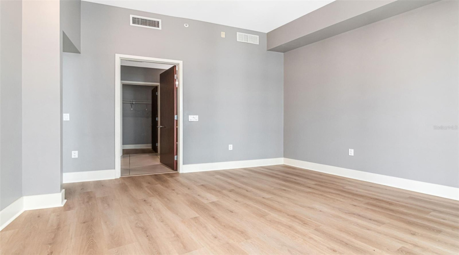 Tampa, Florida 33602, 2 Bedroom Bedrooms, ,2 Bathroombathrooms,Residential,For Sale,12Th,0,Mfrtb8536078