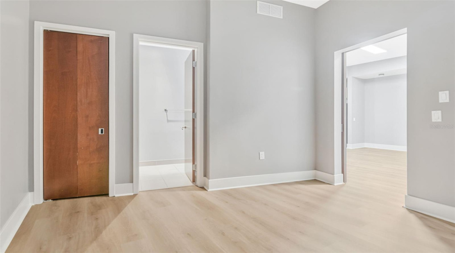 Tampa, Florida 33602, 2 Bedroom Bedrooms, ,2 Bathroombathrooms,Residential,For Sale,12Th,0,Mfrtb8536078