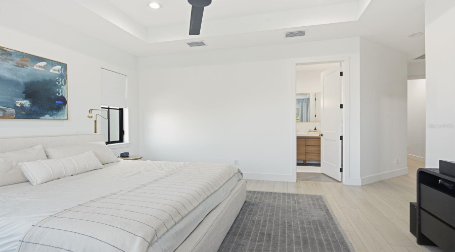 Tampa, Florida 33602, 3 Bedroom Bedrooms, ,2 Bathroombathrooms,Residential,For Sale,Warren,0,Mfrtb8539750