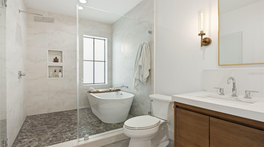 Tampa, Florida 33602, 3 Bedroom Bedrooms, ,2 Bathroombathrooms,Residential,For Sale,Warren,0,Mfrtb8539750