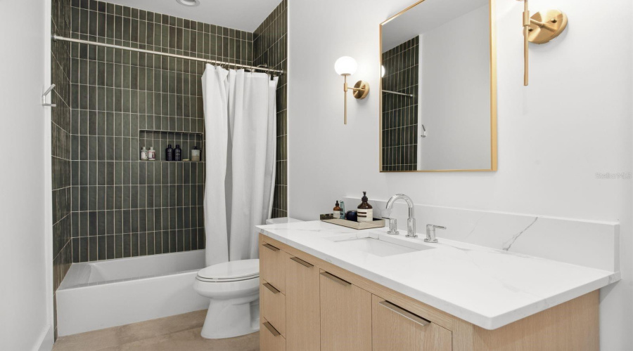 Tampa, Florida 33602, 3 Bedroom Bedrooms, ,2 Bathroombathrooms,Residential,For Sale,Warren,0,Mfrtb8539750