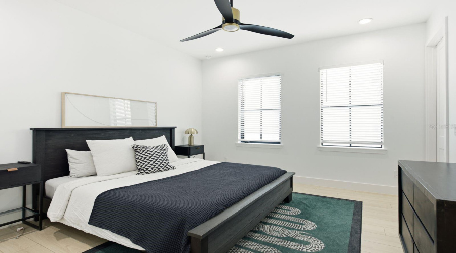 Tampa, Florida 33602, 3 Bedroom Bedrooms, ,2 Bathroombathrooms,Residential,For Sale,Warren,0,Mfrtb8539750