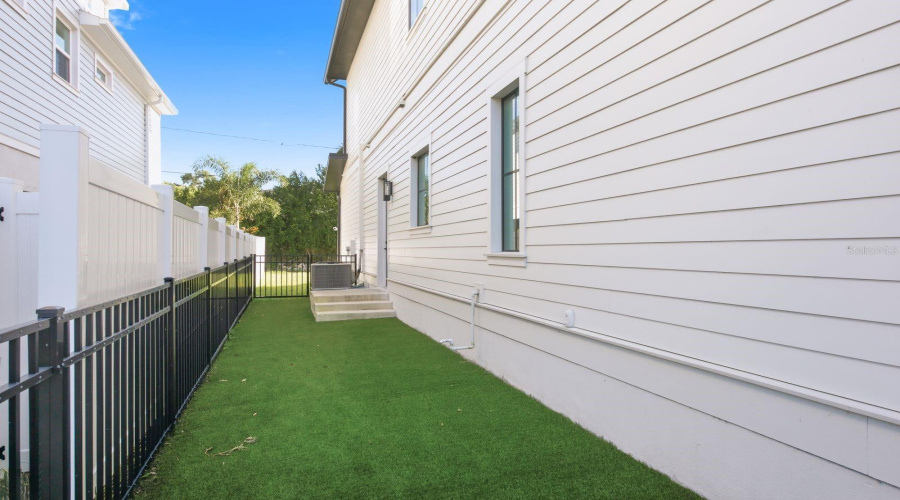 Tampa, Florida 33602, 3 Bedroom Bedrooms, ,2 Bathroombathrooms,Residential,For Sale,Warren,0,Mfrtb8539750