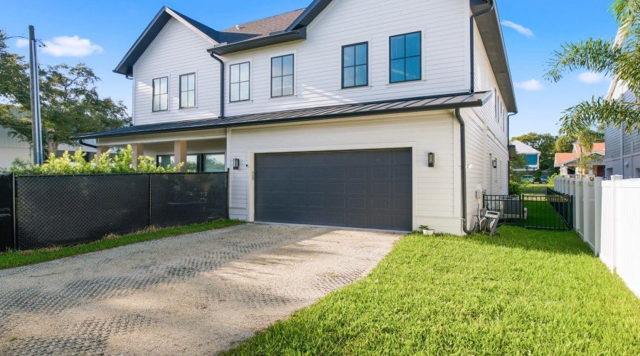 Tampa, Florida 33602, 3 Bedroom Bedrooms, ,2 Bathroombathrooms,Residential,For Sale,Warren,0,Mfrtb8539750