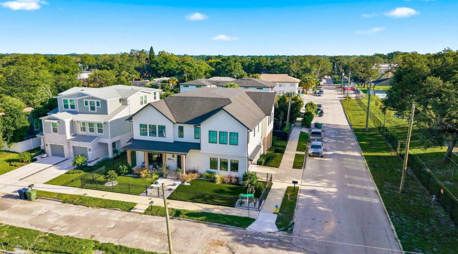 Tampa, Florida 33602, 3 Bedroom Bedrooms, ,2 Bathroombathrooms,Residential,For Sale,Warren,0,Mfrtb8539750