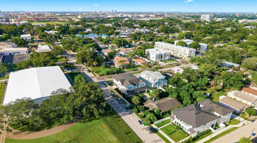Tampa, Florida 33602, 3 Bedroom Bedrooms, ,2 Bathroombathrooms,Residential,For Sale,Warren,0,Mfrtb8539750
