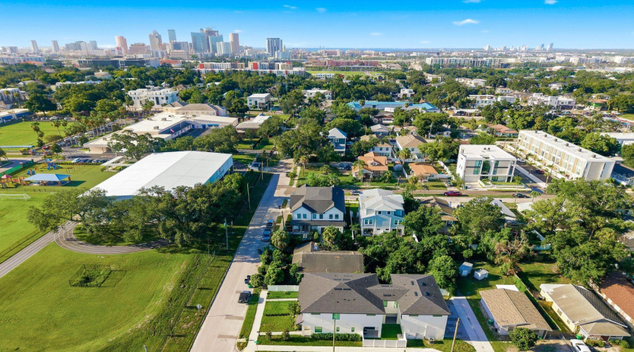 Tampa, Florida 33602, 3 Bedroom Bedrooms, ,2 Bathroombathrooms,Residential,For Sale,Warren,0,Mfrtb8539750