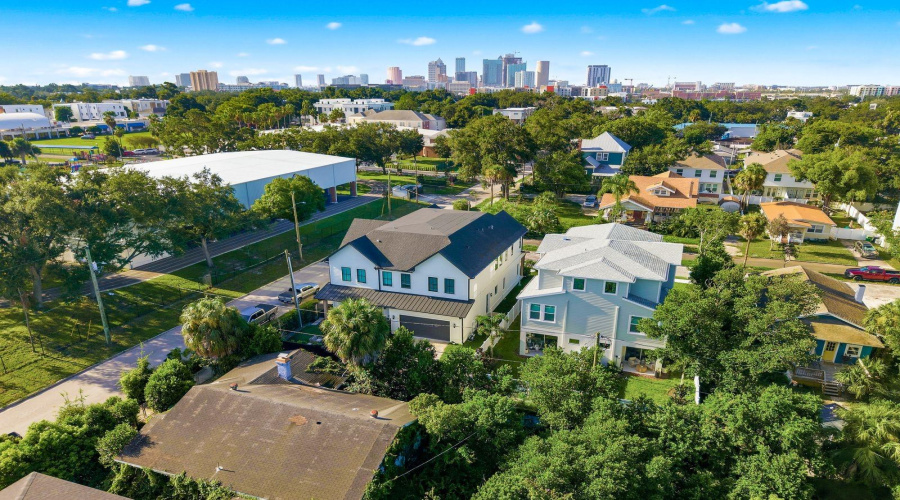 Tampa, Florida 33602, 3 Bedroom Bedrooms, ,2 Bathroombathrooms,Residential,For Sale,Warren,0,Mfrtb8539750