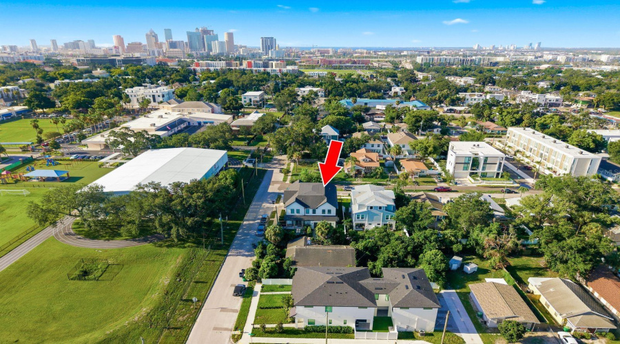 Tampa, Florida 33602, 3 Bedroom Bedrooms, ,2 Bathroombathrooms,Residential,For Sale,Warren,0,Mfrtb8539750