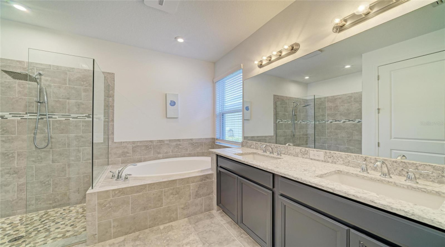 Palmetto, Florida 34221, 4 Bedroom Bedrooms, ,3 Bathroombathrooms,Residential,For Sale,Laurelcrest,0,Mfra4704048