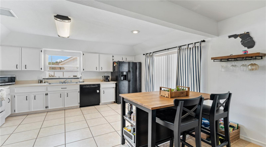 Tampa, Florida 33647, 3 Bedroom Bedrooms, ,2 Bathroombathrooms,Residential,For Sale,Fox Hollow,0,Mfrtb8497890