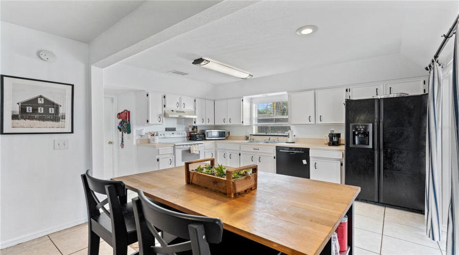 Tampa, Florida 33647, 3 Bedroom Bedrooms, ,2 Bathroombathrooms,Residential,For Sale,Fox Hollow,0,Mfrtb8497890