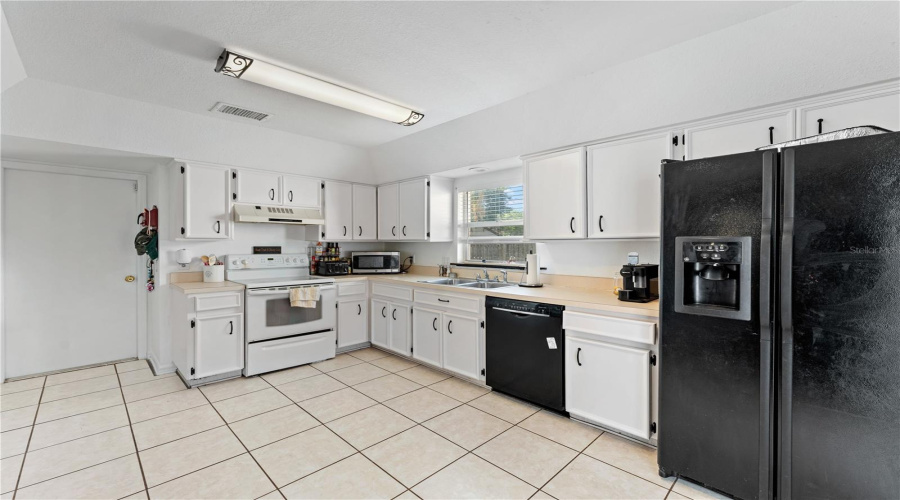 Tampa, Florida 33647, 3 Bedroom Bedrooms, ,2 Bathroombathrooms,Residential,For Sale,Fox Hollow,0,Mfrtb8497890