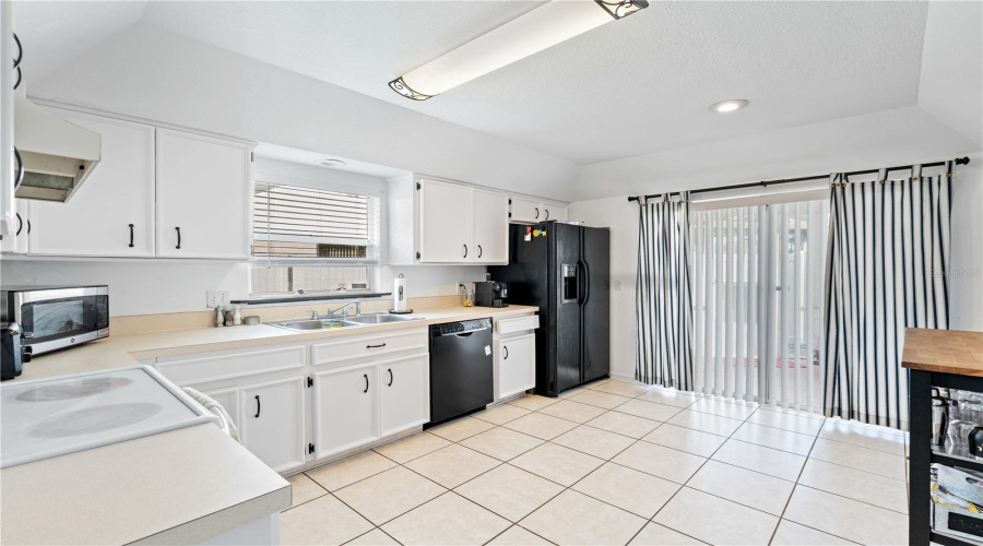 Tampa, Florida 33647, 3 Bedroom Bedrooms, ,2 Bathroombathrooms,Residential,For Sale,Fox Hollow,0,Mfrtb8497890
