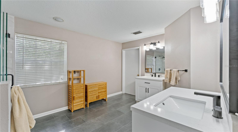 Tampa, Florida 33647, 3 Bedroom Bedrooms, ,2 Bathroombathrooms,Residential,For Sale,Fox Hollow,0,Mfrtb8497890