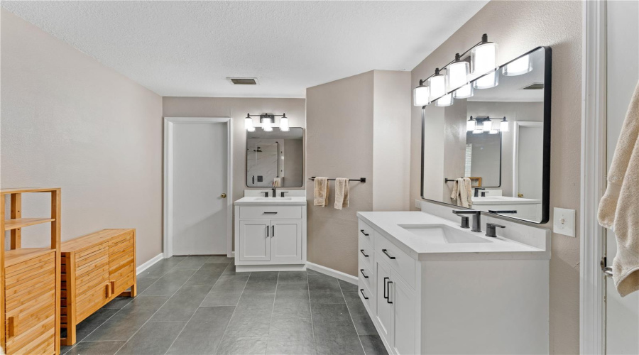 Tampa, Florida 33647, 3 Bedroom Bedrooms, ,2 Bathroombathrooms,Residential,For Sale,Fox Hollow,0,Mfrtb8497890