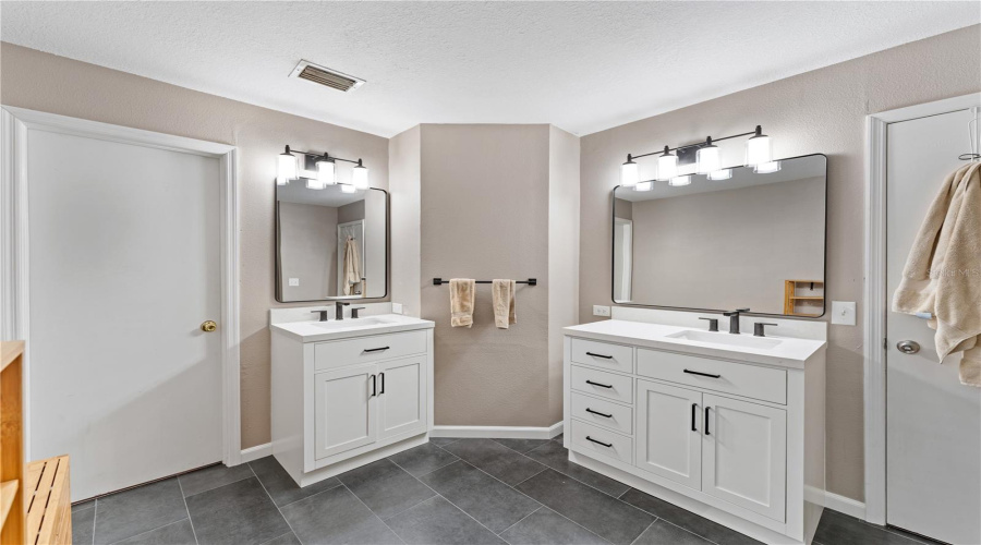 Tampa, Florida 33647, 3 Bedroom Bedrooms, ,2 Bathroombathrooms,Residential,For Sale,Fox Hollow,0,Mfrtb8497890