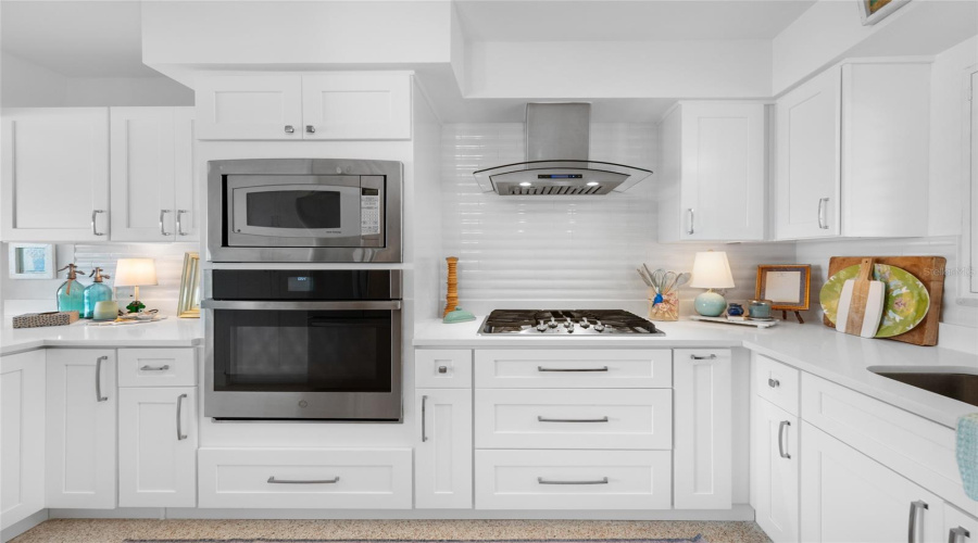 St Petersburg, Florida 33707, 2 Bedroom Bedrooms, ,2 Bathroombathrooms,Residential,For Sale,79Th,0,Mfrtb8541740
