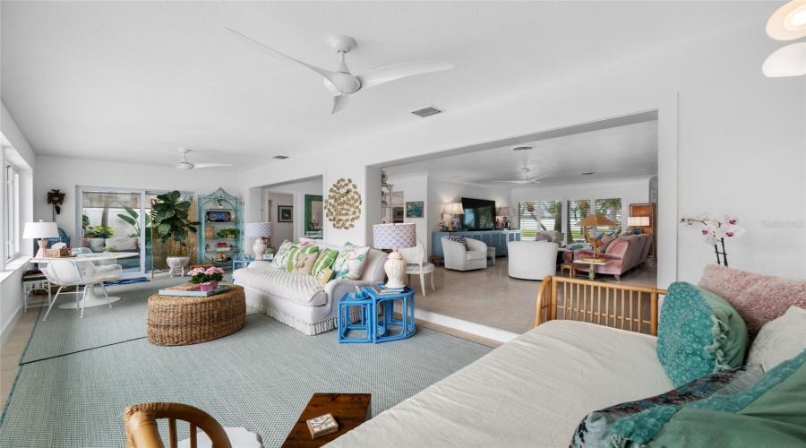 St Petersburg, Florida 33707, 2 Bedroom Bedrooms, ,2 Bathroombathrooms,Residential,For Sale,79Th,0,Mfrtb8541740