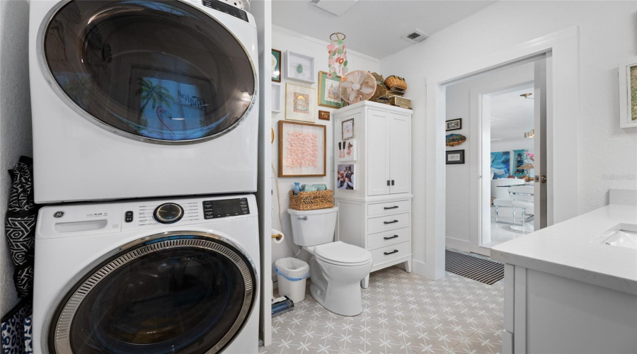 St Petersburg, Florida 33707, 2 Bedroom Bedrooms, ,2 Bathroombathrooms,Residential,For Sale,79Th,0,Mfrtb8541740