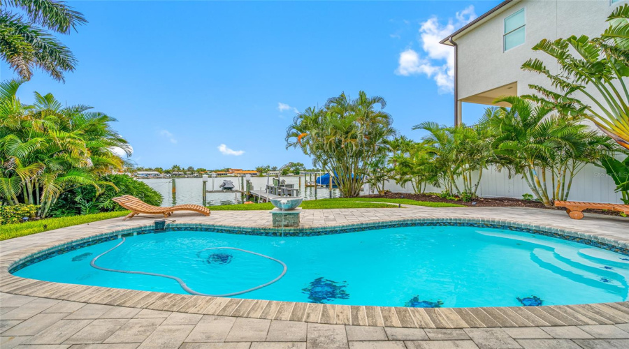 St Petersburg, Florida 33707, 2 Bedroom Bedrooms, ,2 Bathroombathrooms,Residential,For Sale,79Th,0,Mfrtb8541740