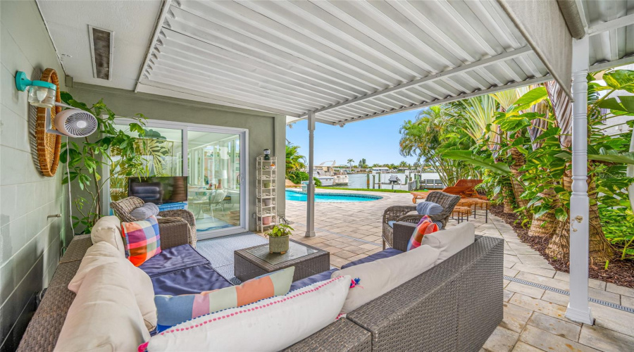 St Petersburg, Florida 33707, 2 Bedroom Bedrooms, ,2 Bathroombathrooms,Residential,For Sale,79Th,0,Mfrtb8541740