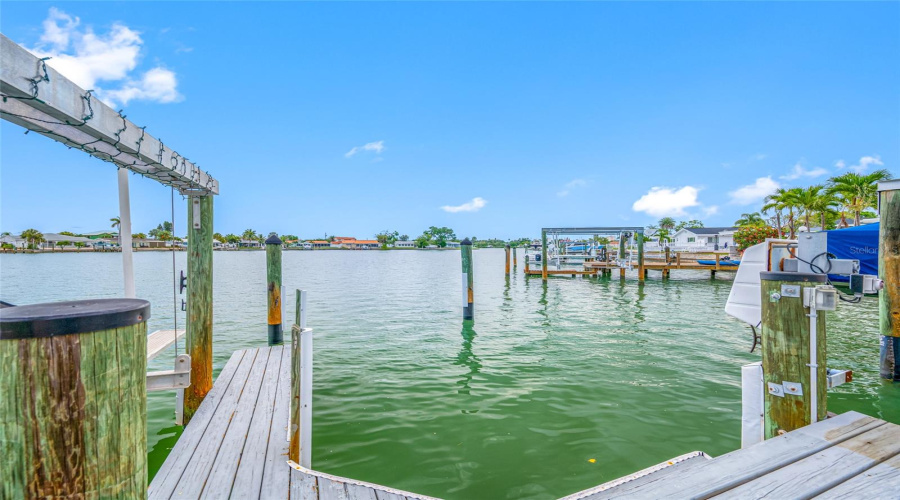 St Petersburg, Florida 33707, 2 Bedroom Bedrooms, ,2 Bathroombathrooms,Residential,For Sale,79Th,0,Mfrtb8541740