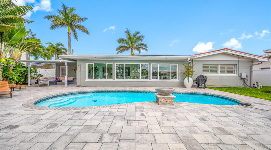 St Petersburg, Florida 33707, 2 Bedroom Bedrooms, ,2 Bathroombathrooms,Residential,For Sale,79Th,0,Mfrtb8541740