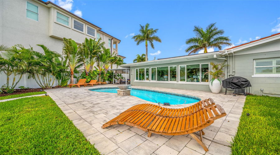 St Petersburg, Florida 33707, 2 Bedroom Bedrooms, ,2 Bathroombathrooms,Residential,For Sale,79Th,0,Mfrtb8541740