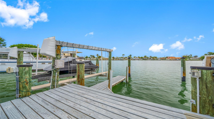 St Petersburg, Florida 33707, 2 Bedroom Bedrooms, ,2 Bathroombathrooms,Residential,For Sale,79Th,0,Mfrtb8541740