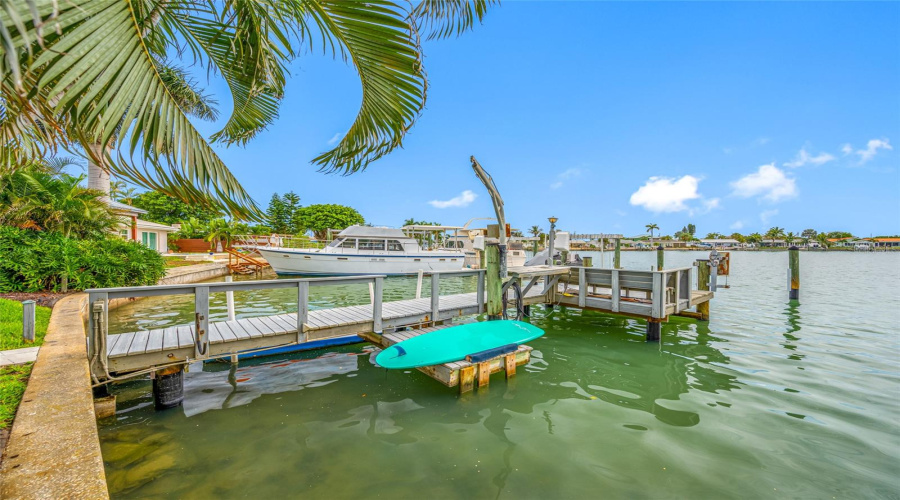 St Petersburg, Florida 33707, 2 Bedroom Bedrooms, ,2 Bathroombathrooms,Residential,For Sale,79Th,0,Mfrtb8541740