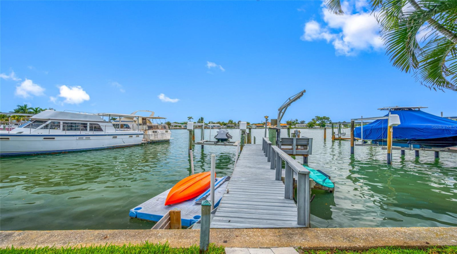 St Petersburg, Florida 33707, 2 Bedroom Bedrooms, ,2 Bathroombathrooms,Residential,For Sale,79Th,0,Mfrtb8541740