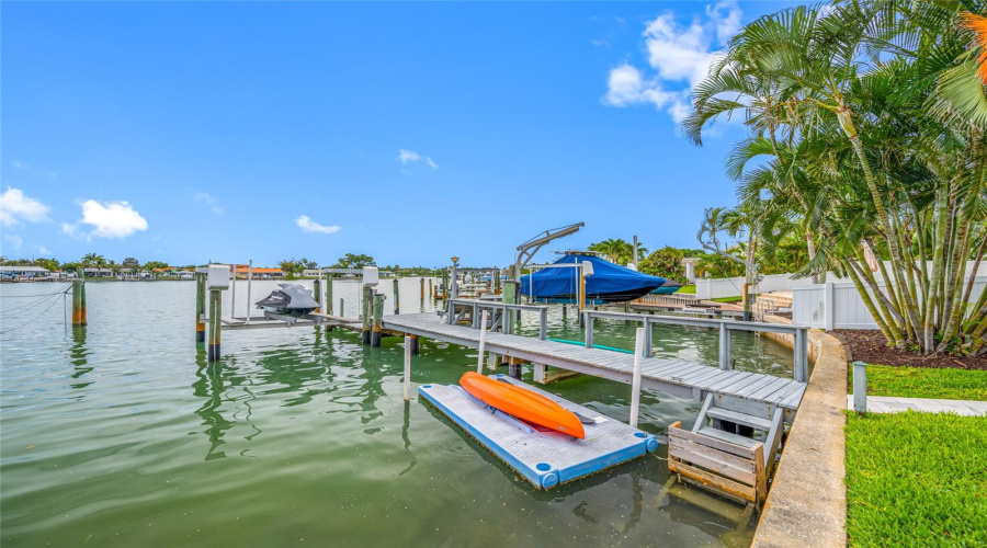 St Petersburg, Florida 33707, 2 Bedroom Bedrooms, ,2 Bathroombathrooms,Residential,For Sale,79Th,0,Mfrtb8541740
