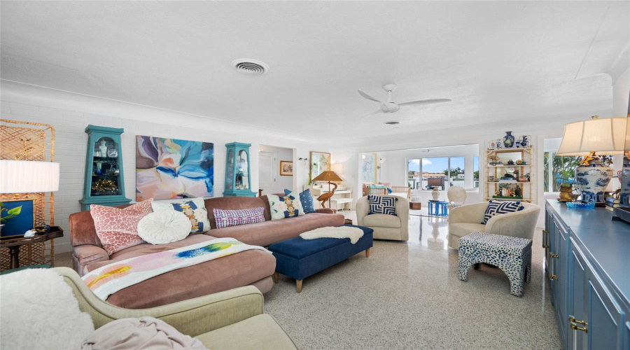 St Petersburg, Florida 33707, 2 Bedroom Bedrooms, ,2 Bathroombathrooms,Residential,For Sale,79Th,0,Mfrtb8541740