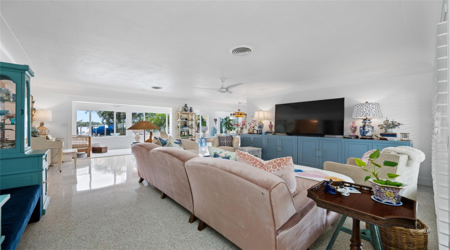 St Petersburg, Florida 33707, 2 Bedroom Bedrooms, ,2 Bathroombathrooms,Residential,For Sale,79Th,0,Mfrtb8541740